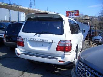 2002 Toyota Land Cruiser Photos