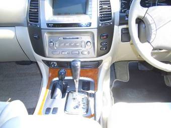 2002 Toyota Land Cruiser Pictures