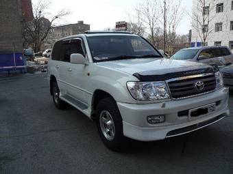 2002 Toyota Land Cruiser Photos