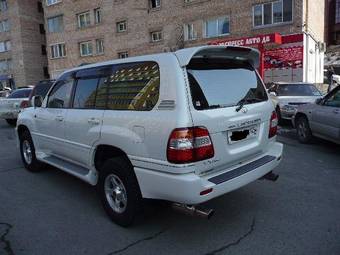 2002 Toyota Land Cruiser Pictures