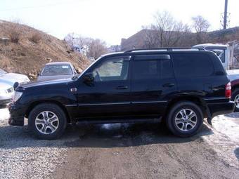 2002 Toyota Land Cruiser Pictures