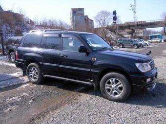 2002 Toyota Land Cruiser Pictures