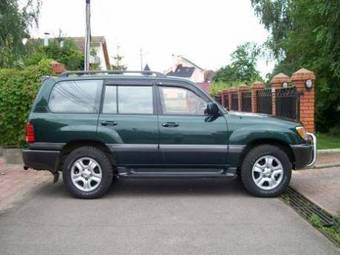 2002 Toyota Land Cruiser Photos