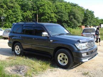 2002 Toyota Land Cruiser Pictures