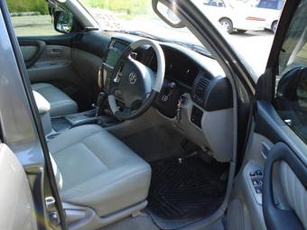 2002 Toyota Land Cruiser Photos