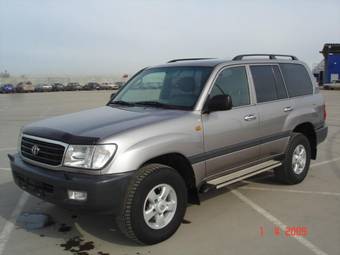 2002 Toyota Land Cruiser Pictures