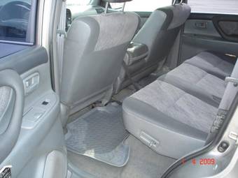 2002 Toyota Land Cruiser Photos