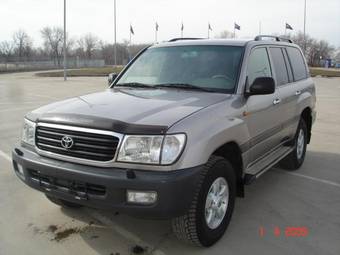 2002 Toyota Land Cruiser Pictures