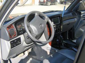 2002 Toyota Land Cruiser Photos