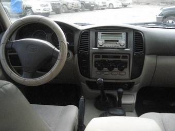 2002 Toyota Land Cruiser Photos