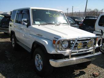 2002 Toyota Land Cruiser Pictures