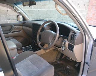 2002 Toyota Land Cruiser Pictures