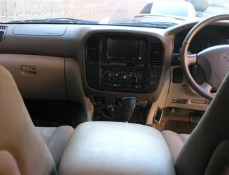 2002 Toyota Land Cruiser Pictures