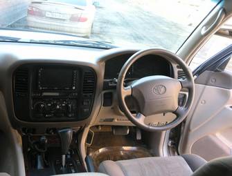 2002 Toyota Land Cruiser Pictures