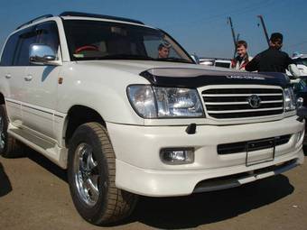 2002 Toyota Land Cruiser Photos