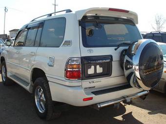 2002 Toyota Land Cruiser Pictures