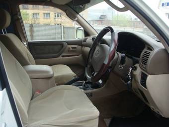 2002 Toyota Land Cruiser Pictures
