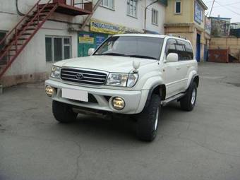 2002 Toyota Land Cruiser Photos