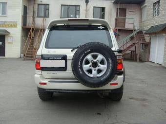 2002 Toyota Land Cruiser Pics