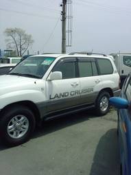 2002 Toyota Land Cruiser Pictures