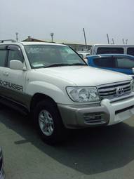 2002 Toyota Land Cruiser Pictures