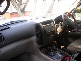 2002 Toyota Land Cruiser Pictures