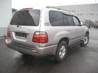 2002 Toyota Land Cruiser Pictures