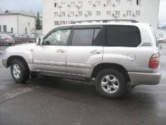2002 Toyota Land Cruiser Pics