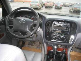 2002 Toyota Land Cruiser Pictures