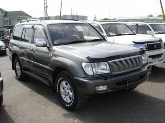 2002 Toyota Land Cruiser Pictures