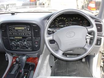 2002 Toyota Land Cruiser Pictures