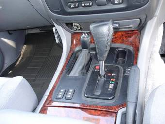 2002 Toyota Land Cruiser Pictures