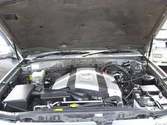2002 Toyota Land Cruiser Photos