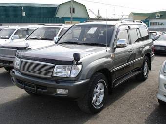 2002 Toyota Land Cruiser Photos