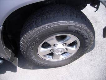 2002 Toyota Land Cruiser Pictures
