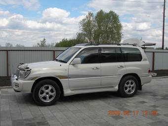 2002 Toyota Land Cruiser Pictures