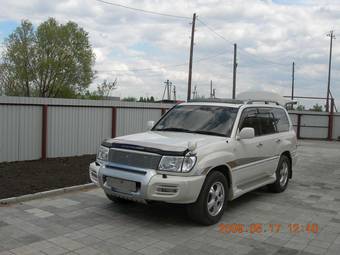 2002 Toyota Land Cruiser Pictures