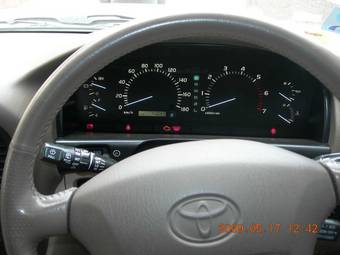 2002 Toyota Land Cruiser Photos