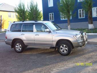 2002 Toyota Land Cruiser Pictures