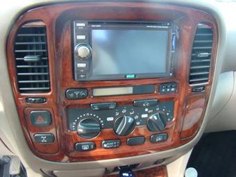 2002 Toyota Land Cruiser Pictures