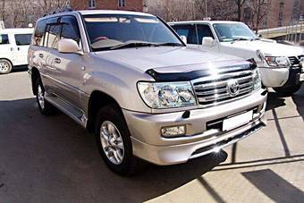 2002 Toyota Land Cruiser Photos