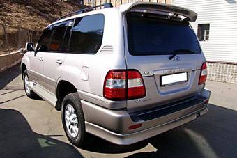 2002 Toyota Land Cruiser Pictures