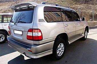 2002 Toyota Land Cruiser Photos