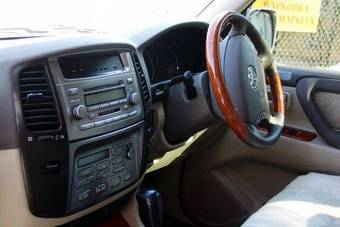 2002 Toyota Land Cruiser Images