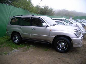 2002 Toyota Land Cruiser Pictures