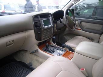 2002 Toyota Land Cruiser Pictures