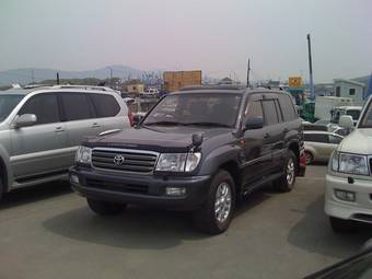 2002 Toyota Land Cruiser Pictures