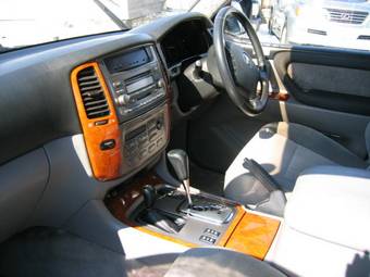 2002 Toyota Land Cruiser Pictures
