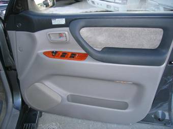 2002 Toyota Land Cruiser Pictures