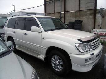 2002 Toyota Land Cruiser Pictures